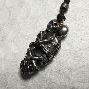 Embracing Skeleton pendant vintage